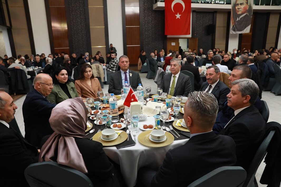 TurkavGenMrk's tweet photo. Genel Başkanımız Ebubekir Korkmaz; Genel Merkez Yöneticilerimiz ile birlikte, MYK üyemiz Özgür Bayraktar, Belediye Başkanımız Enver Demirel, İl Sekreter Yardımcısı Yaren Algül, İl Disiplin Kurulu Üyesi Hilal Kurt Aras, STK ve dernek başkanlarının katılımlarıyla gerçekleştirilen https://t.co/2f79ntDtAM