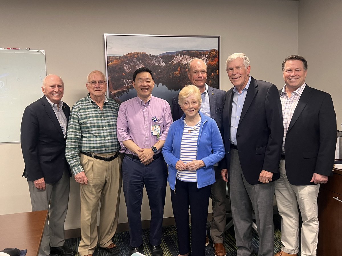 Great to have @Senator_Mack join us for lunch @MoffittNews today. Mack served as chair of Moffitt’s Board of Directors from 2001-2008, member through 2018 and now serves on our Board of Advisors. We are grateful for his support of Moffitt's mission throughout the years!