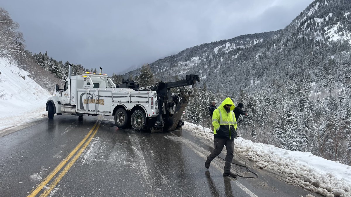 🚧 #RoadClosureUpdate 🚧 
#SR210 OPEN: Vehicles have been cleared, both travel lanes fully open.

@UtahDOT road crews continue to work in canyon for afternoon commute

‼️Expect downhill travel delays from @AltaSkiArea @AltaCentral @Snowbird this PM while the queue clears.