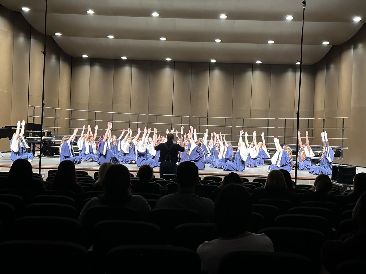 An amazing and unique UIL performance by @HumbleISD_KHS Varsity Treble Choir! @HumbleISD @TreyKraemer @ElizabethFagen