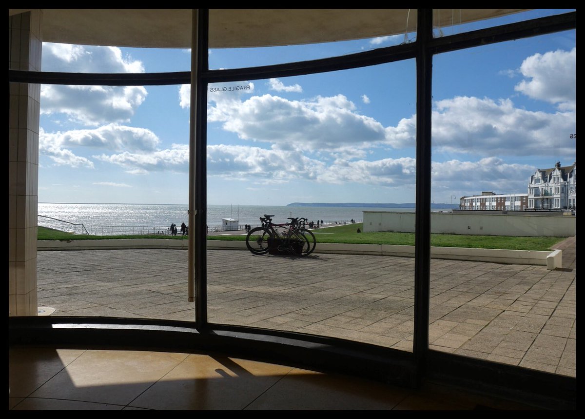 South coast @CoastalCultureT from @TownerGallery #Eastbourne via @dlwp #Bexhill 👈 [photo here looking toward Eastbourne] then on to #Hastings @_art_on_sea Amazing cycle rides can be had, sometimes with @BespokeEB walking or car journey on the costal road #Photography