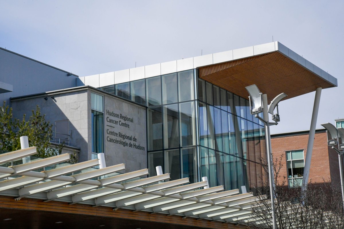 RVH_HealthCntr's tweet photo. The Simcoe Muskoka Regional Cancer Centre has been officially renamed the David and Catherine Hudson Regional Cancer Centre, thanks to the family's landmark gift.  The same great team will continue to deliver the compassionate and professional care patients have always received. https://t.co/XNfYayB0S2