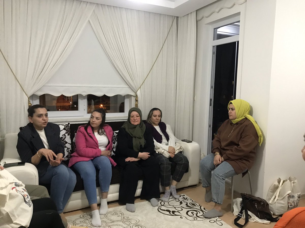 📍Kepez 

Ünsal mahallemizde ki hemşehrilerimizle bir araya geldik. 
Bu akşam farklıydı Ünsal Mahallemizde ki kadınlarımızdan Hakan Başkanımızı dinledik. Ünsal biliyor, gerçek belediyecilik Ak Parti’dir.

#antalyanınaltınçağıbaşlıyor 
<a href="/aysekesir/">Ayşe Keşir 🇹🇷🇹🇷🇹🇷</a> <a href="/alicetin_07/">Ali Çetin</a> <a href="/HTutuncu/">Hakan TÜTÜNCÜ</a>