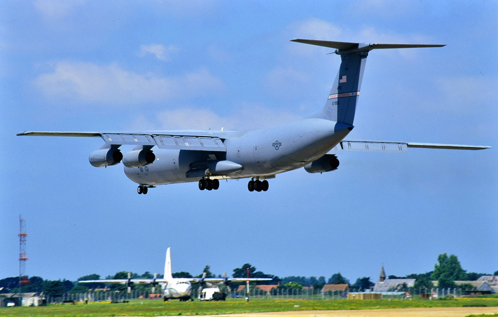 C5 on the left and Starlifter C141 on the right. (phew) both slide copies from Mildenhall ...🤔😇🎇👍🇬🇧🇺🇸🇺🇦