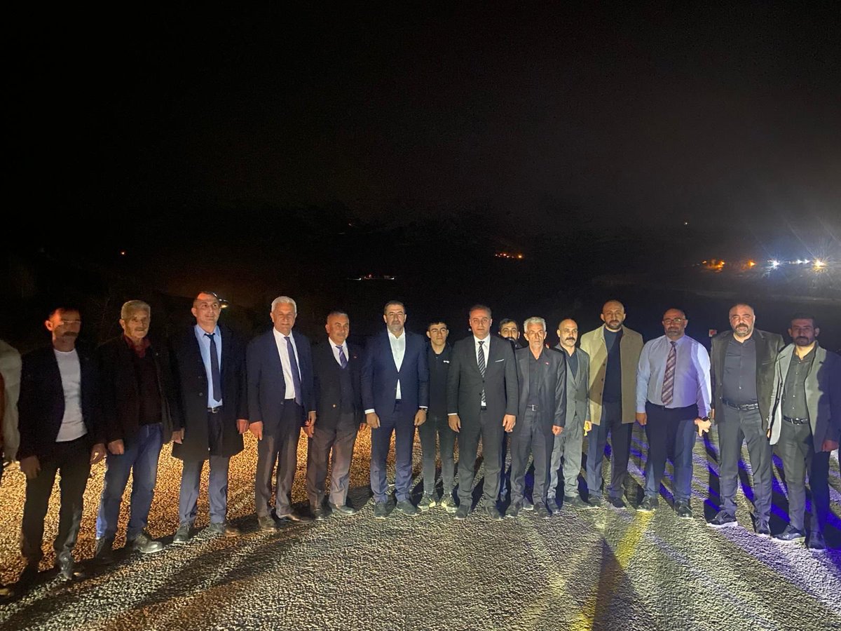 Bingöl Kiğı’da çalışmalarımıza devam ediyoruz. Bu bayrak benim diyen herkes özbeöz kardeşimizdir. Kiğı Belediye Başkan Adayımız Hikmet Özüağ’a samimi destekleri için Kiğılılara teşekkür ediyorum. Sizlerin destekleri var olduğu sürece gelecek Cumhur İttifakı’nındır...