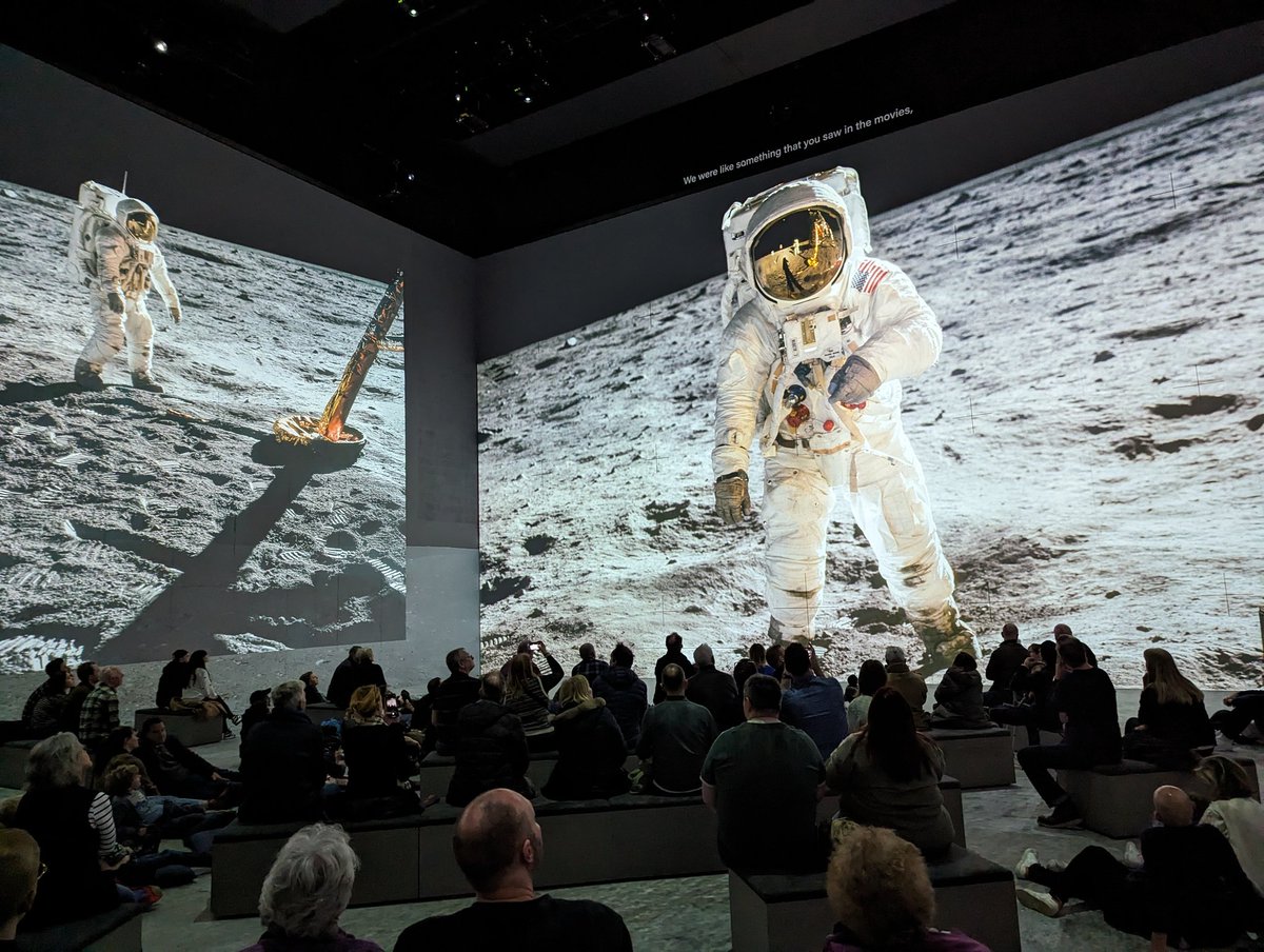 Amazing Apollo show <a href="/_LightRoomLDN/">Lightroom</a>, photos don't really do it justice. 😃🧑‍🚀