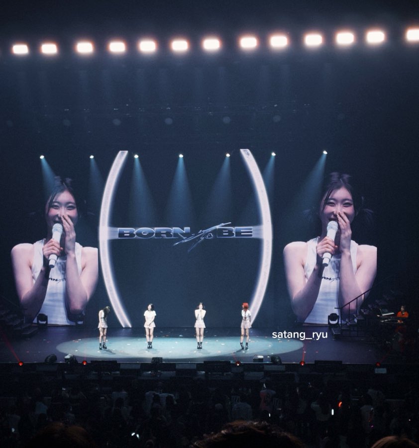 satang_ryu's tweet photo. ung duality ni chaeryeong hahs #CHAERYEONG #ITZY_2ND_WORLD_TOUR #itzy https://t.co/80qPjIdh8p