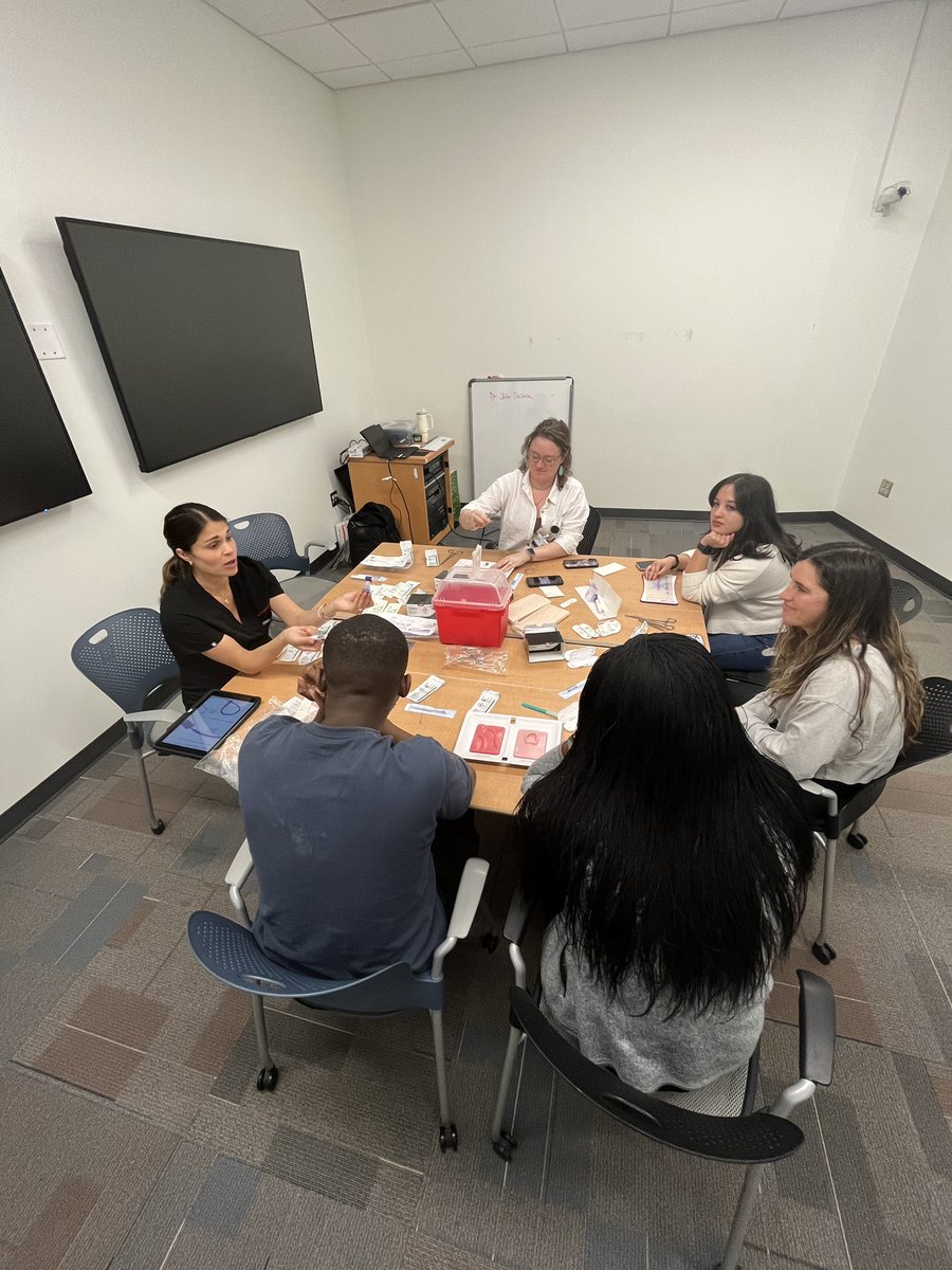 smbarter3434's tweet photo. First day of star course!! We are so excited to be working with these rising star surgeons @DukeSurgery @SEAL_duke @DukeSurgRes @JMigaly https://t.co/HZrW52Gbzf