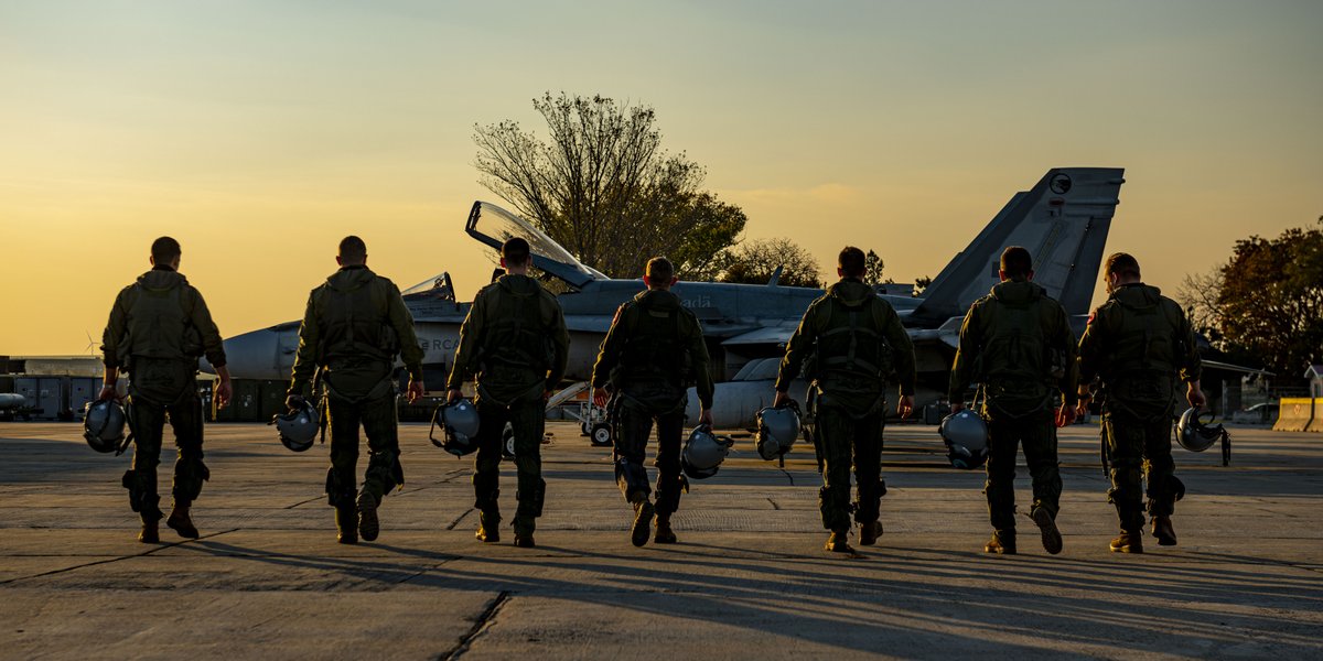 Pilots from 409 Tactical Fighter Squadron walk toward a @RCAF_ARC CF-188 Hornet at Mihail Kogalniceanu Air Base during #OpREASSURANCE Air Task Force - Romania on October 28, 2021. #RCAF100
Photo: Aviator Avery Philpott, 4 Wing Imaging