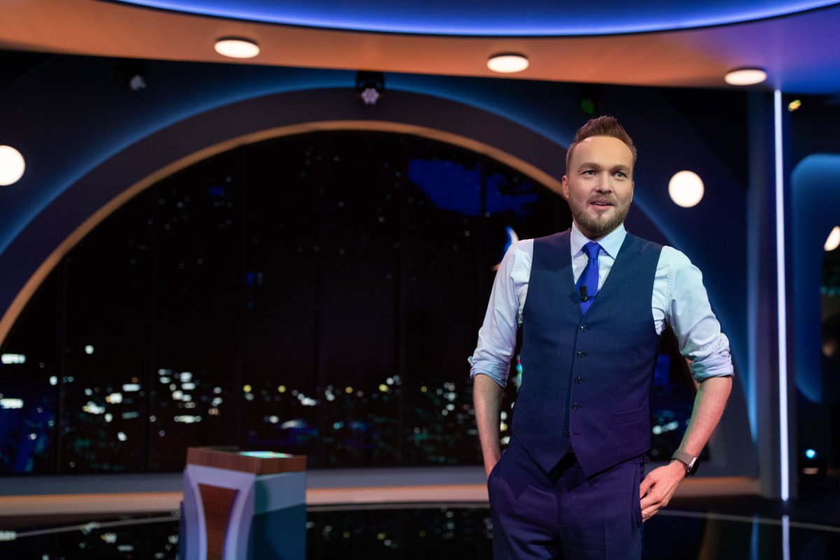 Straks de Avondshow: Poetin vraagt zich af: 'Wie pleegde de aanslag in Moskou?' Diederik Smit komt praten over het Nederlands Elftal. En is het slim dat we alle grote bedrijven uit het land jagen?

Om 22.06 op NPO1!