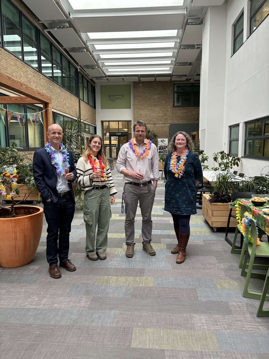 So incredibly proud of the new *Dr* Sophie Young ⁦@jeunesophie⁩ ⁦@sheffieldplants⁩ @ENVISIONDTP⁩ ⁦@LancsUniLEC⁩ ⁦@LancsPhotosynth⁩