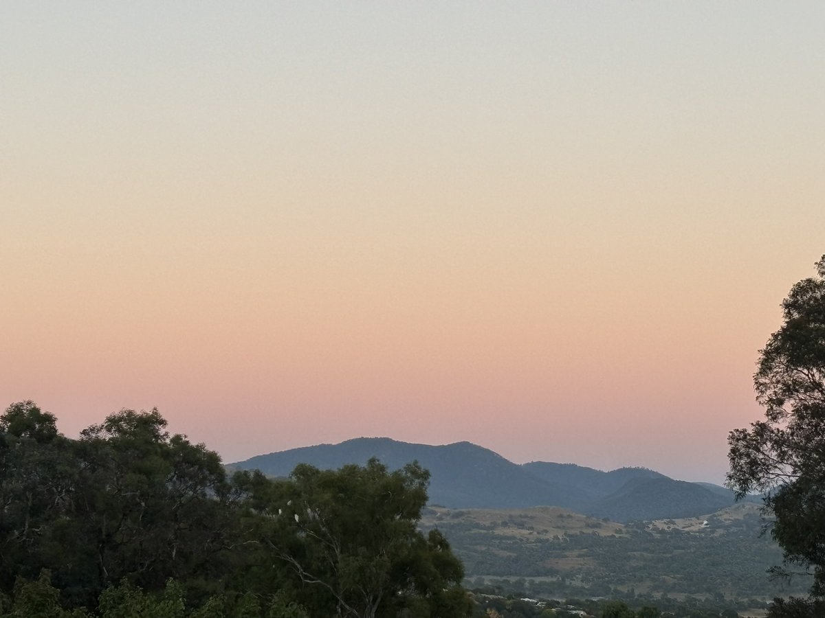 chifley_alison's tweet photo. Looking to the west this morning with the beautiful moon and the soft dawn colours in #Conder https://t.co/kjWh189sAj