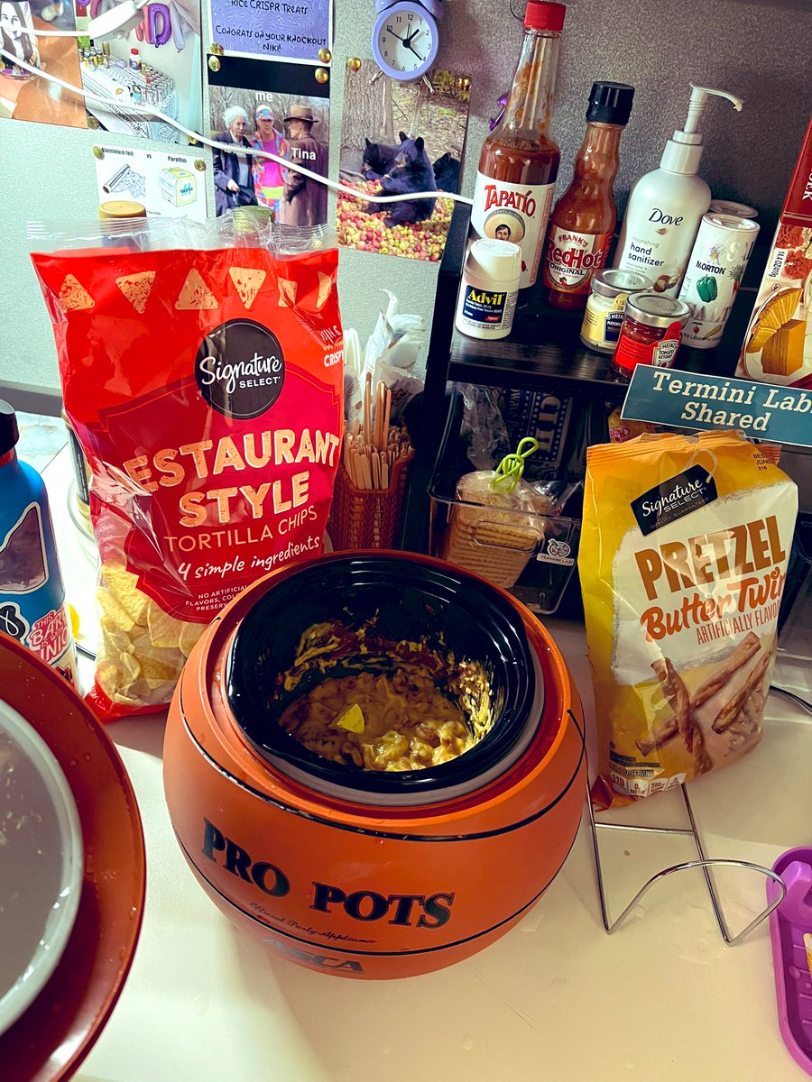 Lab queso today courtesy of chef @myron_evansPhD!!! …yes, that is a basketball slow cooker 🏀 🧀 ♥️