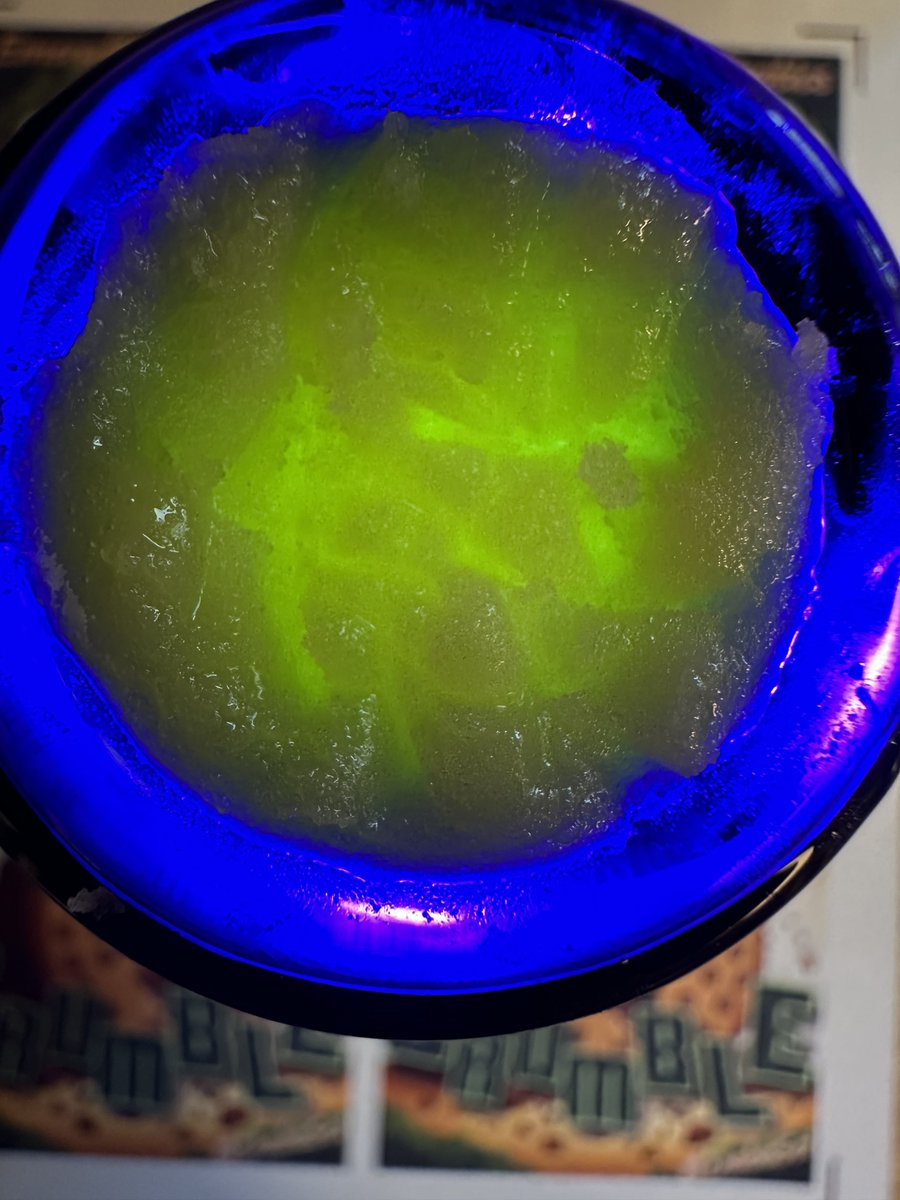DabsSci's tweet photo. Baller Jar Giveaway 
Win this super dope jar made by @BensGlassArt
Don’t worry we filled with some yummy Blueberry Crumble!

➡️ Like this post
➡️ Drop a comment 

Goodluck!! #StonerFam #CannaFam https://t.co/DPCeCuaJ8U
