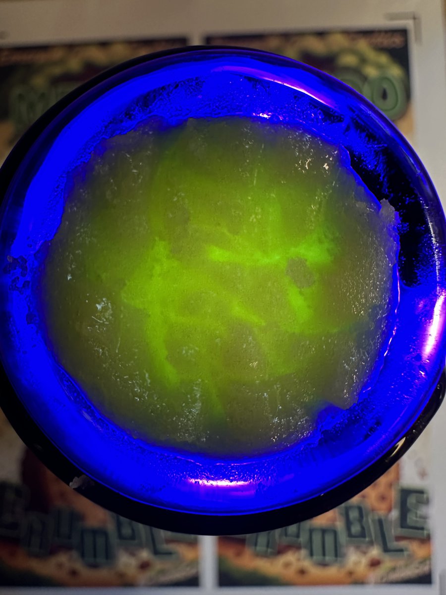 DabsSci's tweet photo. Baller Jar Giveaway 
Win this super dope jar made by @BensGlassArt
Don’t worry we filled with some yummy Blueberry Crumble!

➡️ Like this post
➡️ Drop a comment 

Goodluck!! #StonerFam #CannaFam https://t.co/DPCeCuaJ8U