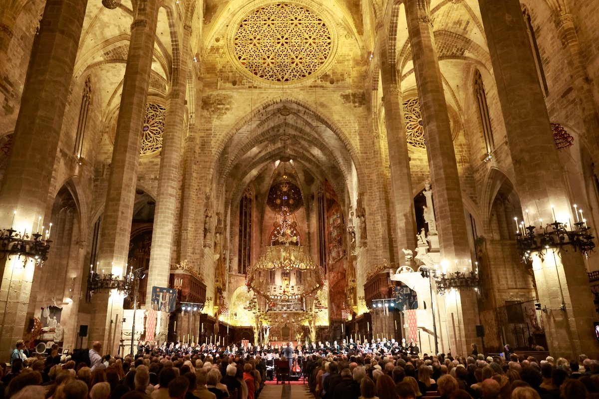 La Reina Sofía preside en Palma el concierto anual de Pascua a beneficio de <a href="/projectehomebal/">Projecte Home Balears</a>, entidad que ofrece tratamientos para que las personas drogodependientes puedan vivir una vida libre de adicciones.

➡️ casareal.es/ES/Actividades…