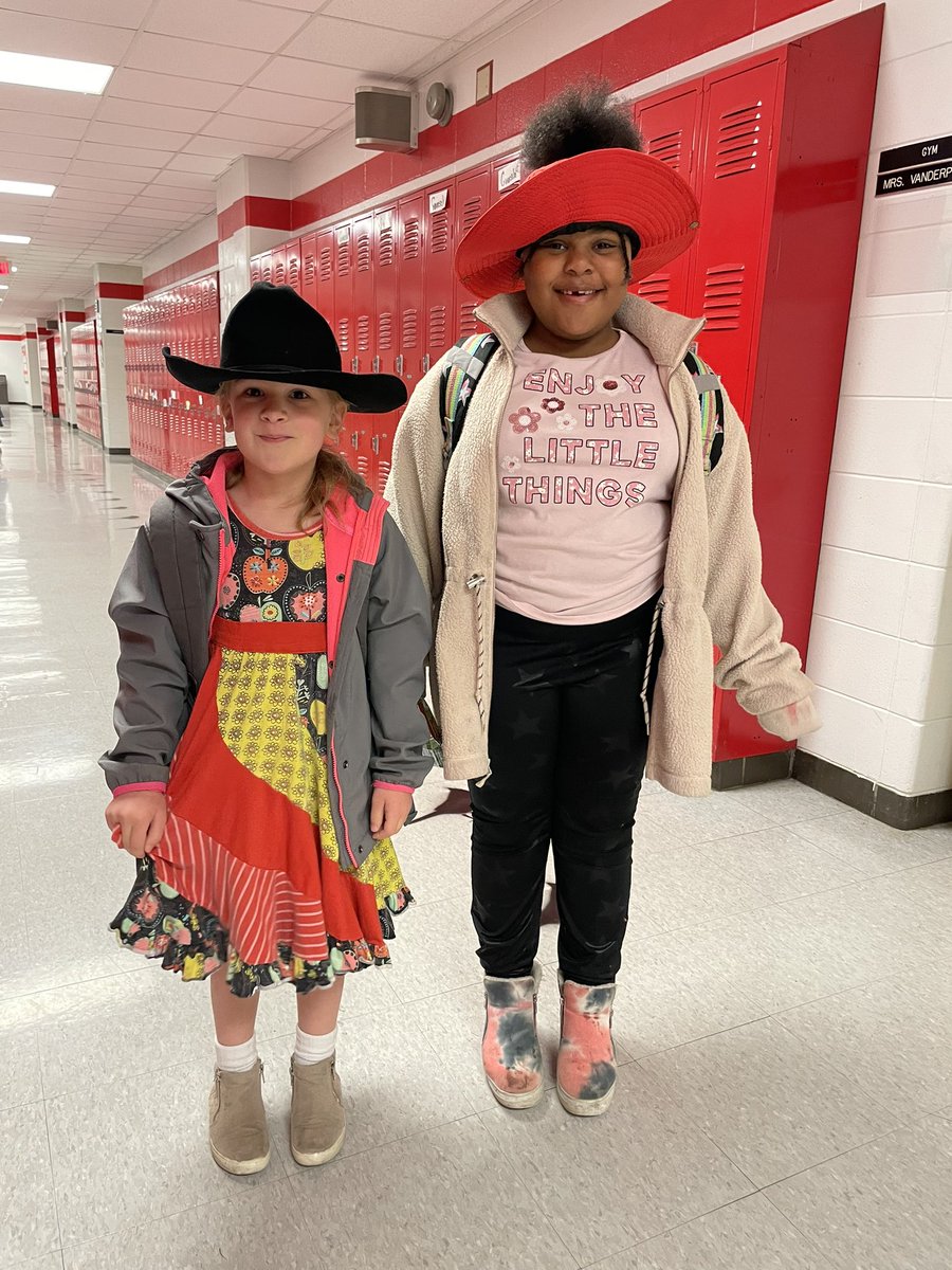 To kick off career week, today was hat day!! 🧢👒🎩 Look at these cuties! @alexiswagner98 @GutermuthES