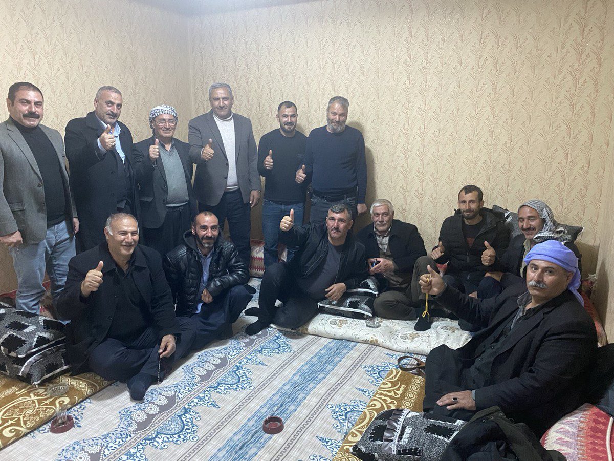 Recep Küçükçay (@kucukcayrecep) on Twitter photo Bölgemiz mahallelerinden Çıkrıktayız.
Mırat ailesinden Mehmet İşlinin evine konuk olduk. Ailenin bize olan teveccühü, desteği ve misafirperverliği dolayısıyla teşekkürlerimi sunuyorum. #birliktekazanacağız @mkasimgulpinar_ <a href="/hasan_izoll/">Hasan İzol</a> Bölgemiz mahallelerinden Çıkrıktayız.
Mırat ailesinden Mehmet İşlinin evine konuk olduk. Ailenin bize olan teveccühü, desteği ve misafirperverliği dolayısıyla teşekkürlerimi sunuyorum. #birliktekazanacağız @mkasimgulpinar_ <a href="/hasan_izoll/">Hasan İzol</a>