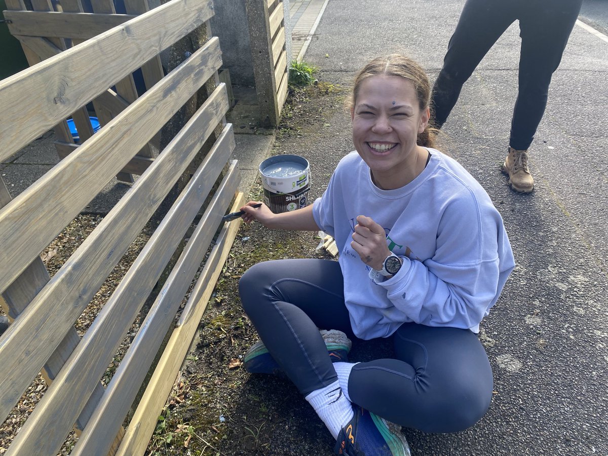 We are so grateful to this amazing group of people from @SodexoGroup @CBRE_UK @SecuritasUK & @JLL, who came to volunteer to give one of our Supported housing gardens a good tidy up. They worked incredibly hard, it looks fantastic. Thank you so much 🌟