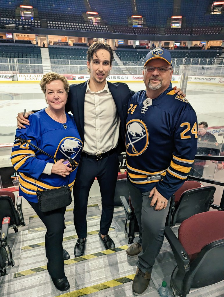 KevinRath3's tweet photo. Had a great night watching our #billet son #Dylan Cozens do what he does best!!  Thank you for a great night Dylan! 💙💛 https://t.co/SB6HDK1rEo