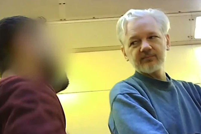 Consortiumnews's tweet photo. HIGH COURT DECISION ON #Assange
#ConsortiumNews will be at the Royal Courts of Justice Tuesday morning as the High Court issues its decision on whether to allow Julian Assange to appeal his extradition. https://t.co/crwVnJBITe