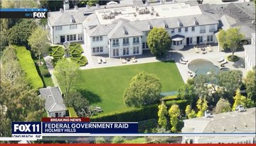 AlertesInfos's tweet photo. 🇺🇸 FLASH - Le domicile du rappeur Diddy, situé à Los Angeles, est en train d'être perquisitionné par le FBI dans le cadre d'une enquête pour "trafic sexuel". (Fox) https://t.co/619aPt6295