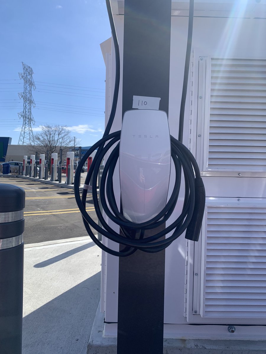 WREVAGroup's tweet photo. No power yet :( #Tesla #Superchager https://t.co/MCtl6jlIQD