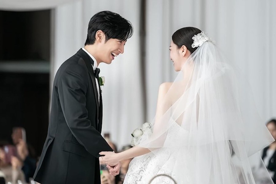 #LeeSangYeob Gets Married + Shares Beautiful Wedding Photos soompi.com/article/165118…