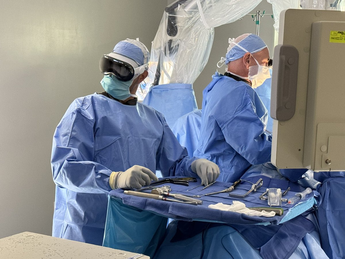 I traveled to Orlando, Florida to see the #AppleVisionPro being used in a surgery. This is augmented reality’s hidden application: linkedin.com/pulse/hidden-a… #SpatialComputing #AugmentedReality #AR #Technology #Innovation #HealthTech #MedTech #Healthcare #VisionPro #Apple