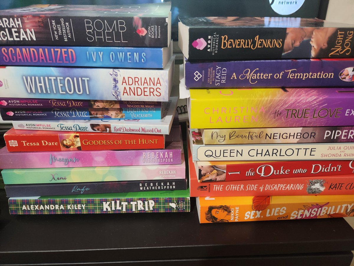 I have returned from @FatedMates Live! I already miss everyone. And the Halal cart on Bedford. Thank you for what you do @JenReadsRomance and @sarahmaclean! Also my book haul from @TheRippedBodice
And the Live show!