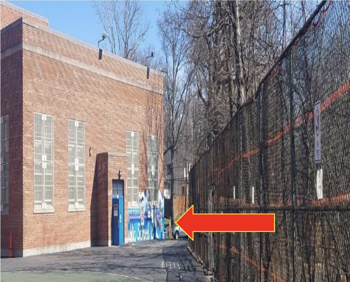 📢@EarlyVoting Day 3 Impact @NYCSchools - ⬇️SEE PHOTO BELOW⬇️ P.S. 8 Shirlee Solomon School - No @BOENYC staff or NYPD guarding the wide open door to early voting site (cafeteria). DOE says they're 'committed to the safety of our students,' but DOE safety director says 'it