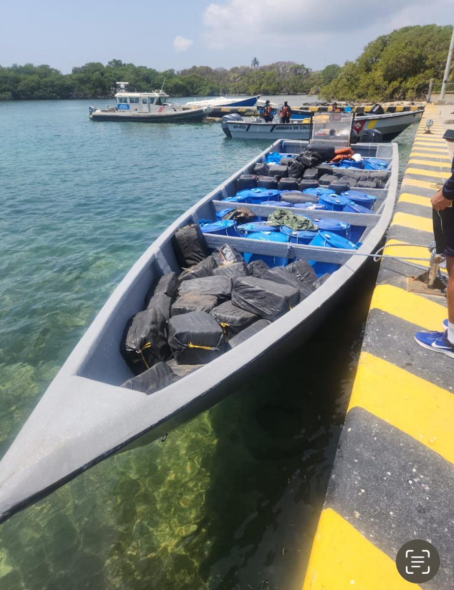 También las @FuerzasMilCol incautaron ayer, cerca a Providencia, 3.355 kg de cocaína que eran transportados en una embarcación tipo GO-FAST, tripulada por 5 personas. ¡Más de 5 toneladas de cocaína incautadas por la Fuerza Pública en dos operaciones realizadas el 24 de marzo!