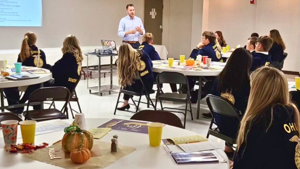 Prepare to conquer the workforce game with style, grace and professionalism!💼✨ Professionalism Day helped Ohio FFA members level up their networking skills last October. Check out the FFA New Horizons article for all the details.🌟 🔗 ffa.pub/49L9DtX #NewHorizons