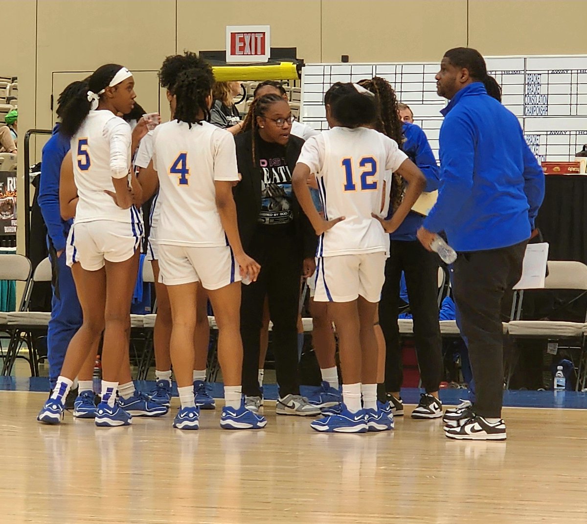 NJ Ladies Hoops 'HS & AAU COACH OF THE DAY' Often recognized & well Deserved Meet SHERIKA SALMON Head Coach @Tcabballcoach (Trenton Catholic Prep) & Director @TEAMBBA_ This young lady is writing a heck of a story @CoachBobFusik @GthingBBall @NoBoyzAllowedBB @AlfordDonn68432
