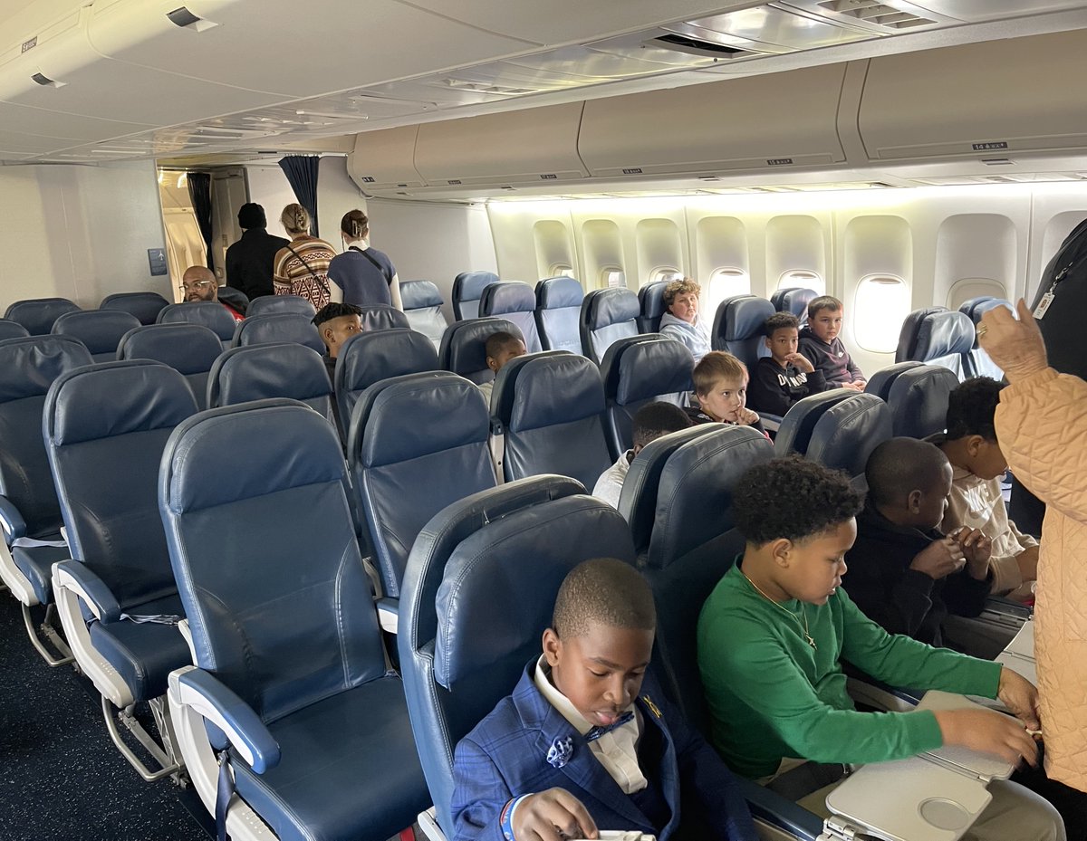 A great time was had today with our male mentoring academy - Young Men of Distinction. Students visited the @Delta Flight Museum and learned about the company’s history and careers in aviation. Mission accomplished ✈️ 👨‍✈️👏