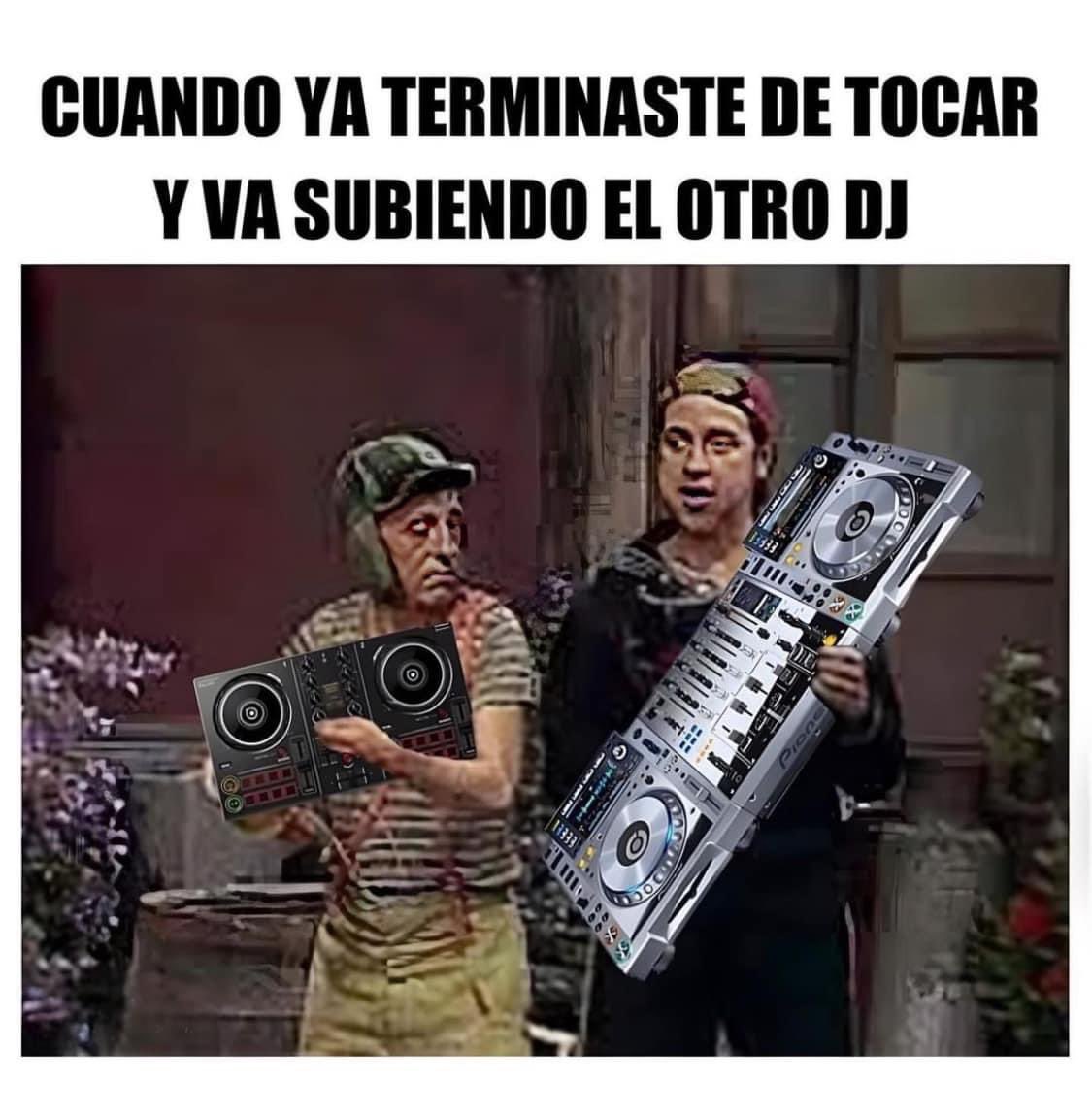 DJSkyzed's tweet photo. ¿A poco no? 🙄😂 #dj https://t.co/Y8HYUBnAY8