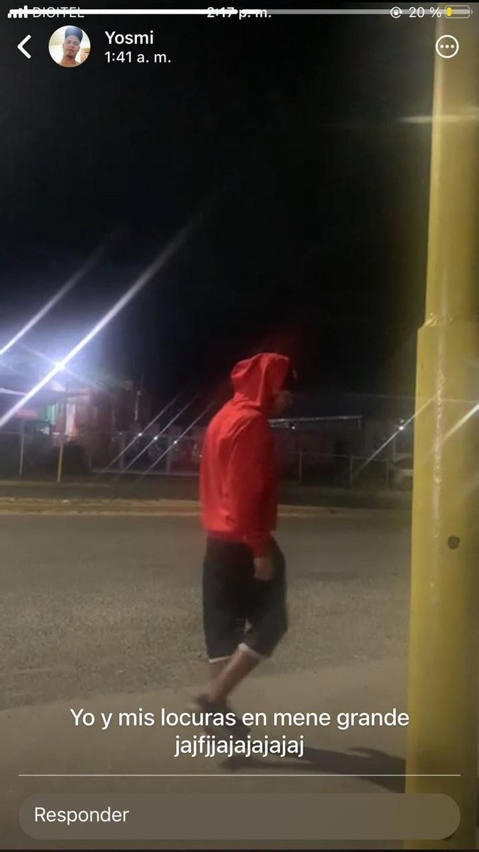 InforTvenezuela's tweet image. Yosmi Leal es el sujeto que maltrato a un perro en Mene Grande, municipio Baralt ,estado Zulia.
El sujeto agarro al perro por las patas lo giro varias veces y luego lo lanzó causándole fuertes dolores.
Sigue en fuga.
Escribió en su estado de WhatsApp y redes sociales: " Yo y mis…