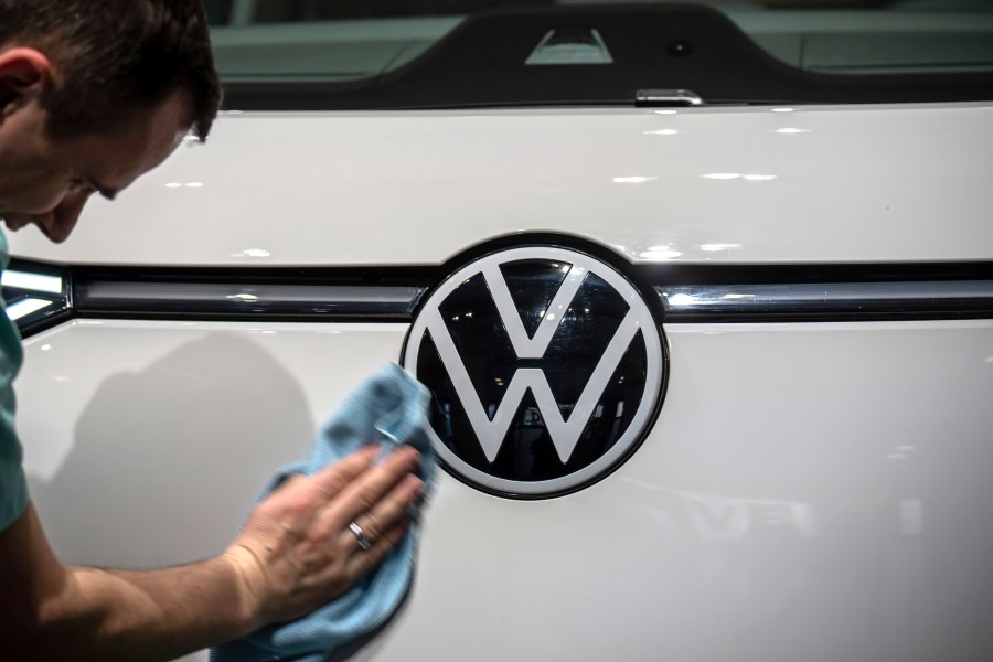 Volkswagen workers to vote on union representation in April dlvr.it/T4cY0f via @thehill