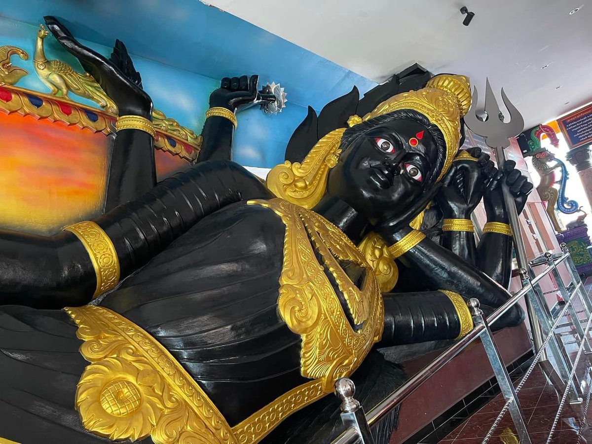 phatsicha3289's tweet photo. ใครมีโอกาสไปมาเลเซียห้ามพลาด!!!
Batu Caves📌
 
🕉️ พระขันธกุมาร 

 🛐•ความฉลาด •พละกำลัง •ความร่ำรวย •ชื่อเสียง •ความเที่ยงธรรม 

 🕉️ พระแม่กาลีปางนอน 

 🛐•ชนะอุปสรรค •ความรัก  •อำนาจบารมี 

 🕉️ หนุมาน

 🛐 •ความเข้มแข็ง  •งานสำเร็จราบรื่น https://t.co/TEXJ8UhG5d