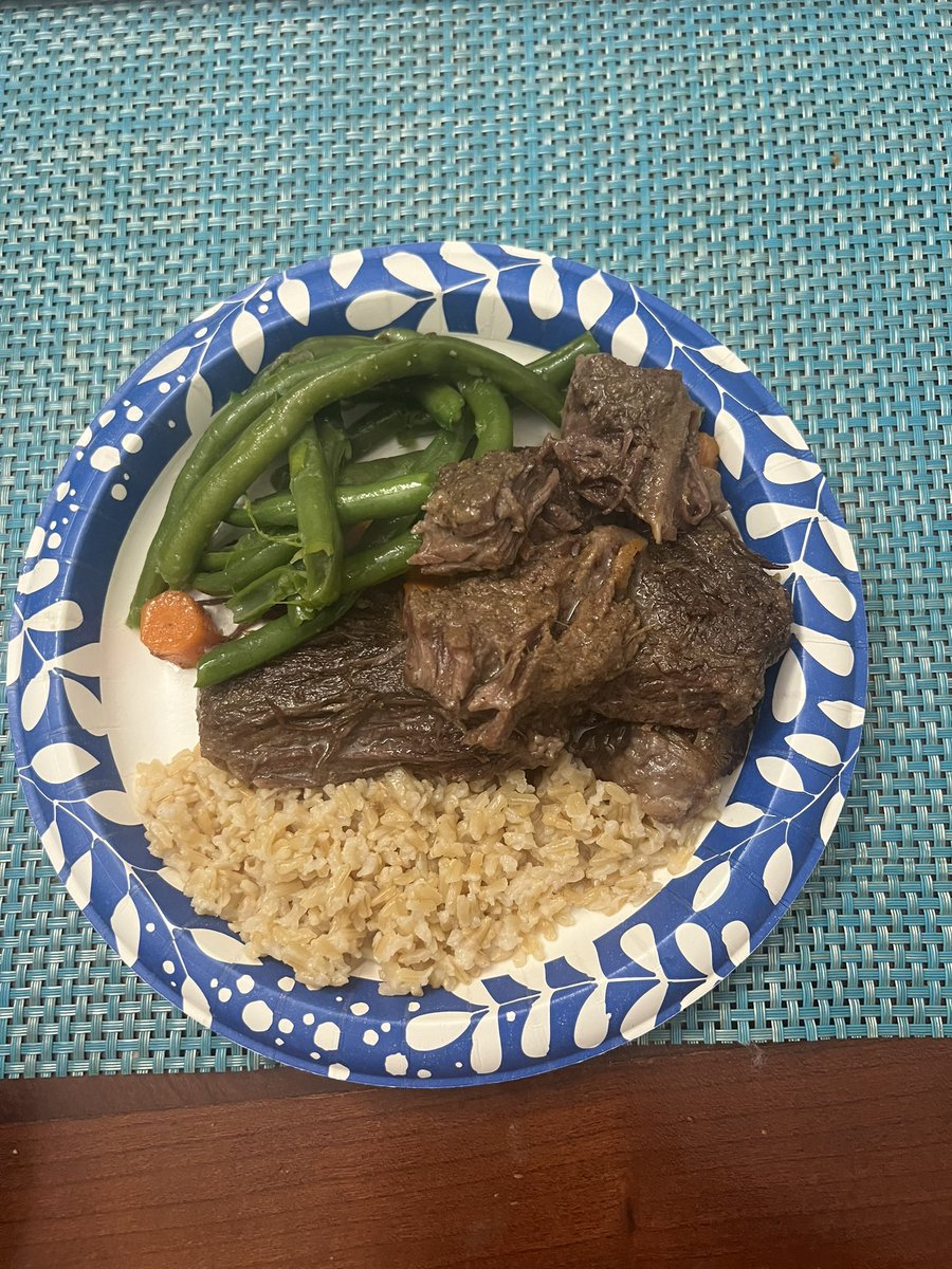 Another great dinner ! Tonight we have Roast/green beans with carrots as well as rice. #Wedonteatrash. High protein meal. Thank you to my mother and father @AntonioSr1267 for making this possible and helping/ making sure I meal prep. This is one of my favorite dishes of many.