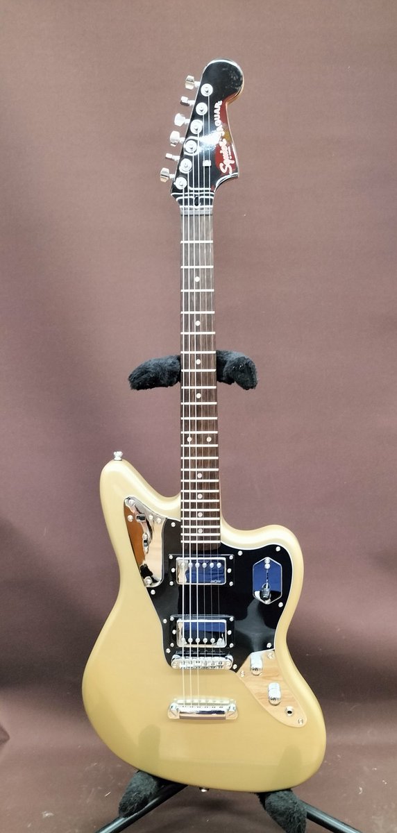 hardofftakikawa's tweet photo. ギター入荷しました🎸

#ハードオフ　#リユース　#hardoff　#エレキギター　　#gibson　#epiphone #squier https://t.co/4TO1VcKiju