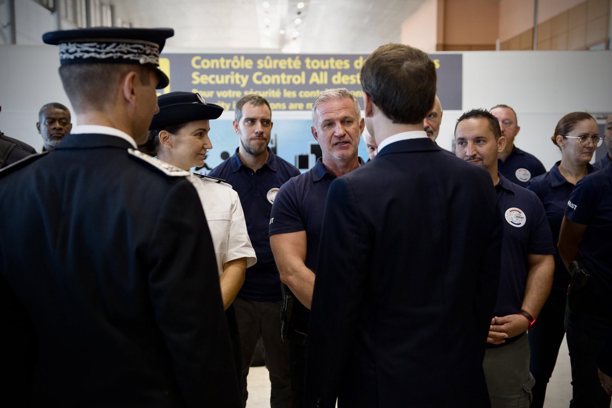 880 interpellations et plus d’une tonne de cocaïne saisie : « 100 % contrôle » à l’aéroport de Cayenne fonctionne ! Lutter contre les trafics illicites et renforcer la sécurité régionale : les résultats sont là. Merci à nos forces qui veillent.