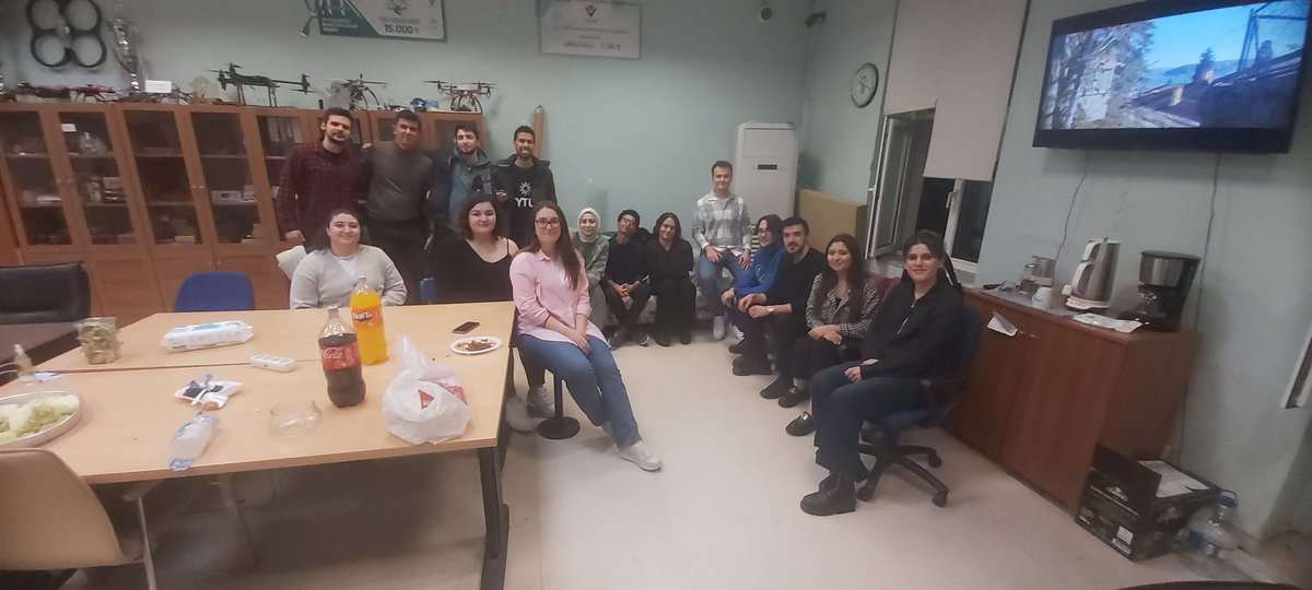 <a href="/teknofest/">TEKNOFEST</a> birincileri, 3 eski takımımız ve mezunlarımız ve yeni <a href="/ytumezun/">YTÜ Mezunlar Koordinatörlüğü</a> adaylarımızla <a href="/YildizEdu/">Yıldız Teknik Üniversitesi</a> <a href="/YTUMechatronics/">YTU Mechatronics 🇹🇷</a> <a href="/YtuSimulab/">YTÜ SİMULAB</a> da iftarda beraberiz. İyiki varsınız... ❤️ <a href="/proftameryilmaz/">Tamer Yılmaz</a>