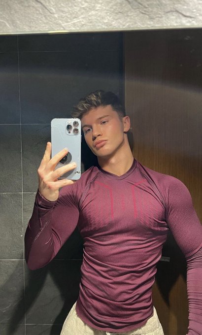 The face | The Hole 🤪 https://t.co/6UExEkPFPp