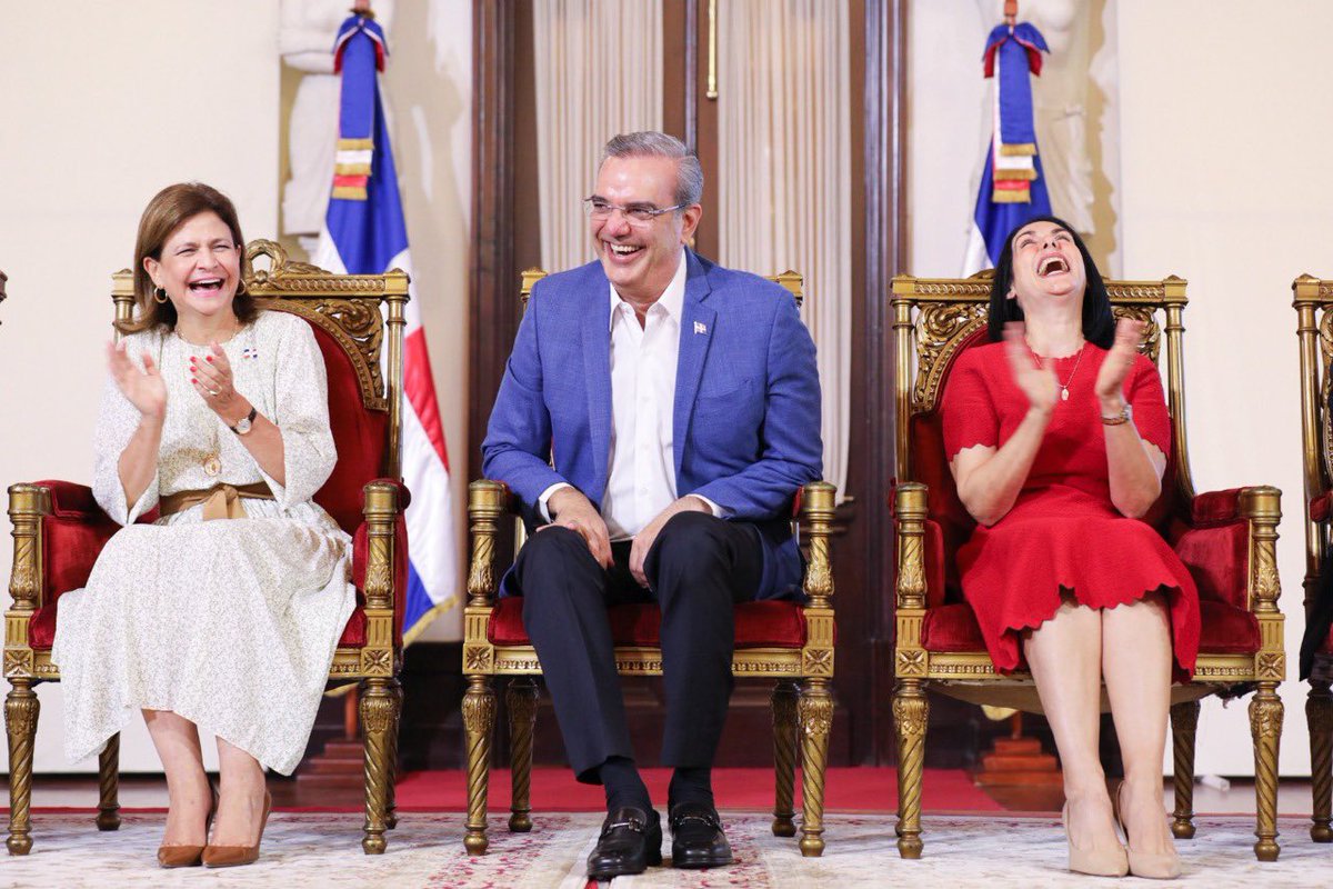 “Reiteramos que cada partido acuda con su candidato presidencial y vicepresidencial en primera vuelta y luego respaldar al que de nosotros clasifique a la segunda vuelta electoral”

#RescateRD
