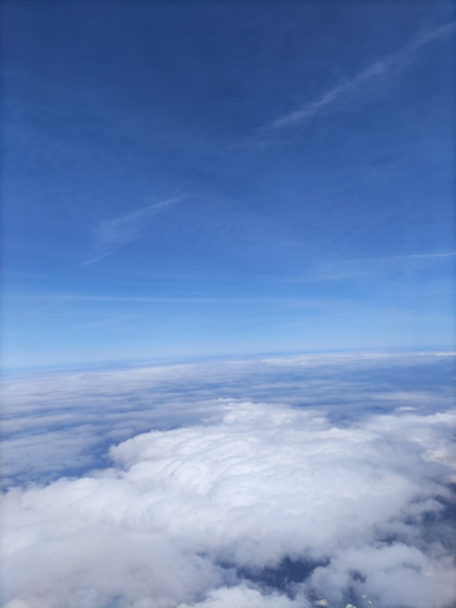 I love the sky 💙 #sky #cielo #clouds #nubes #flying