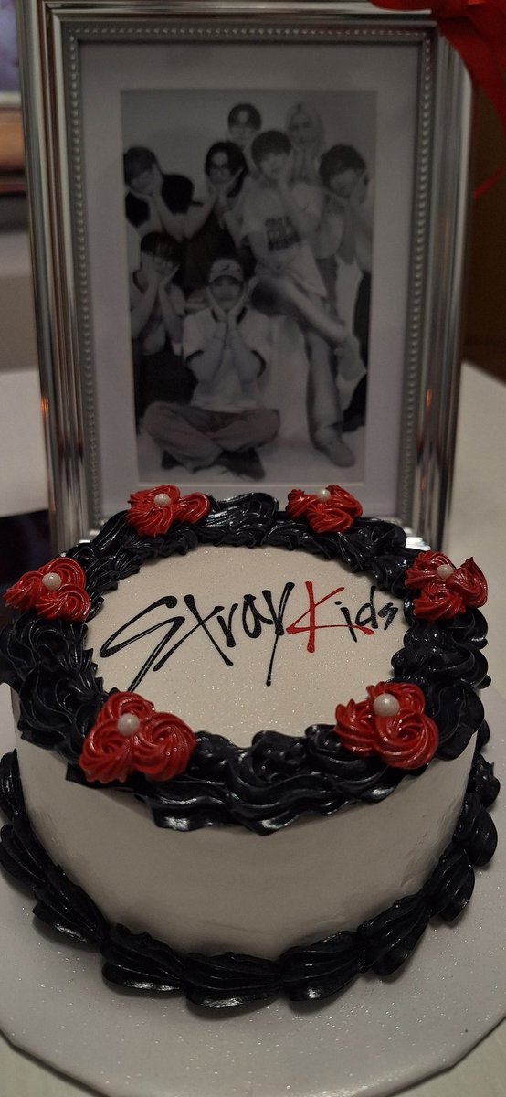 writebyhyunjin's tweet image. mi tartita por el aniversario de los kids &amp;lt;3