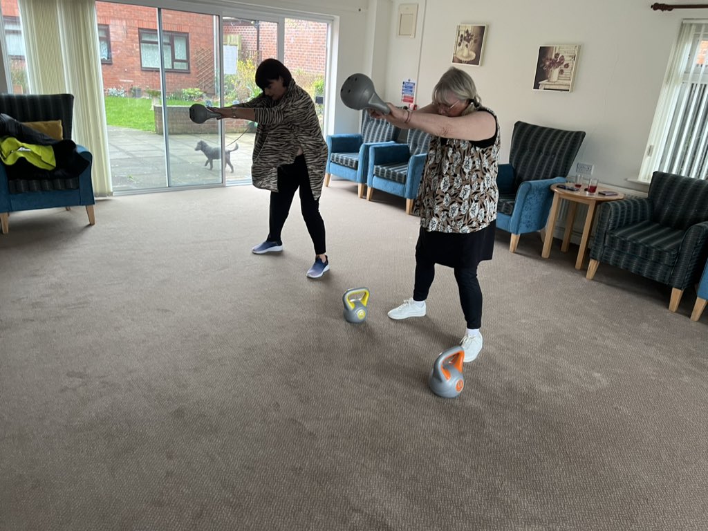 GorillaManFitn1's tweet image. Miriam Court fitness class with the residents this afternoon 💪❤️ #agilityworkout #kettlebellworkout #sparringworkout #fitnessmotivation #communityfitness