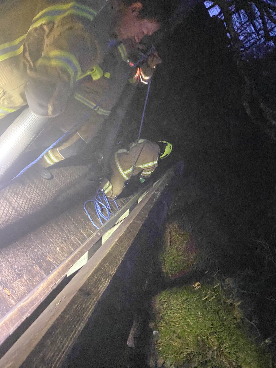 Tonight we had a pump from open water drill. Setting up in an awkward location for practice then using various branch techniques to extinguish our 'fire'.