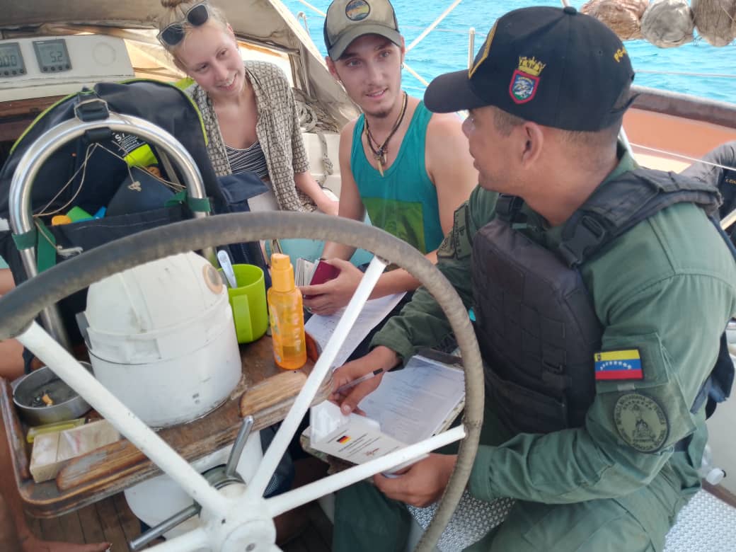 Efectivos de la Estación Secundaria de Guardacostas "LOS TESTIGOS", realizan Inspecciones de Seguridad Marítima a Buques de Recreo que visitan el Archipiélago Los Testigos, durante el Operativo "SEMANA SANTA SEGURA 2Ø24"